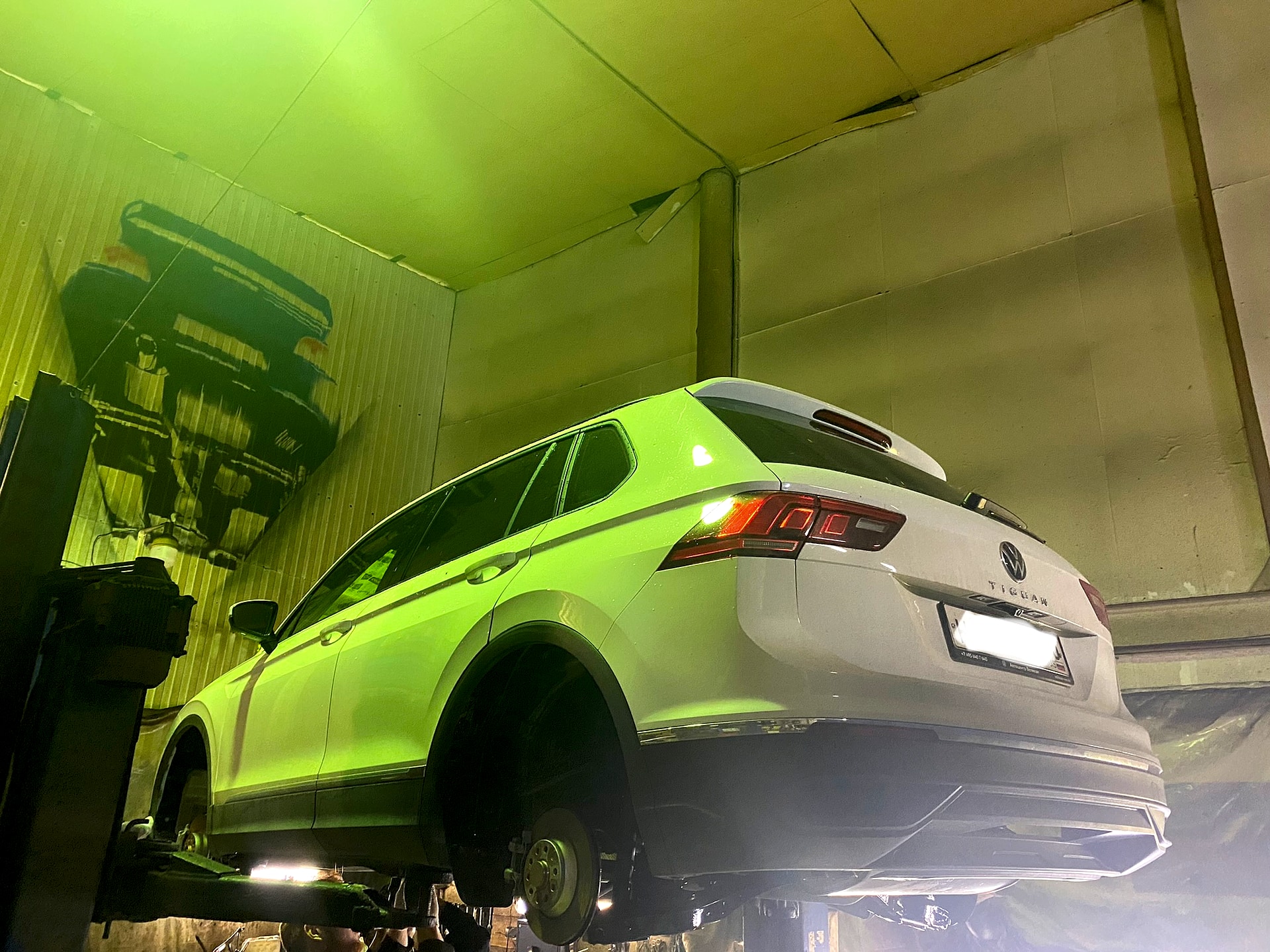 Шумоизоляция пола и дверей Volkswagen Tiguan