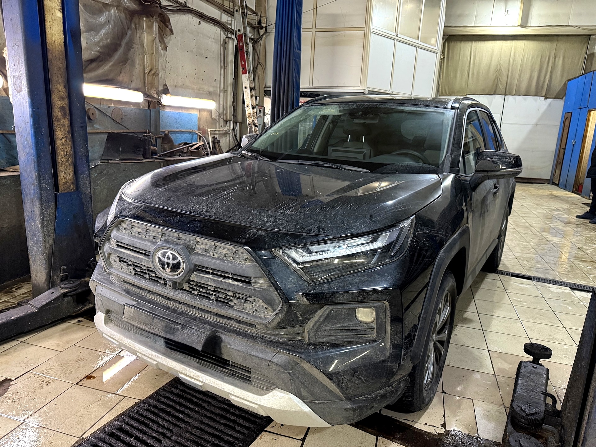 днище Toyota Rav 4