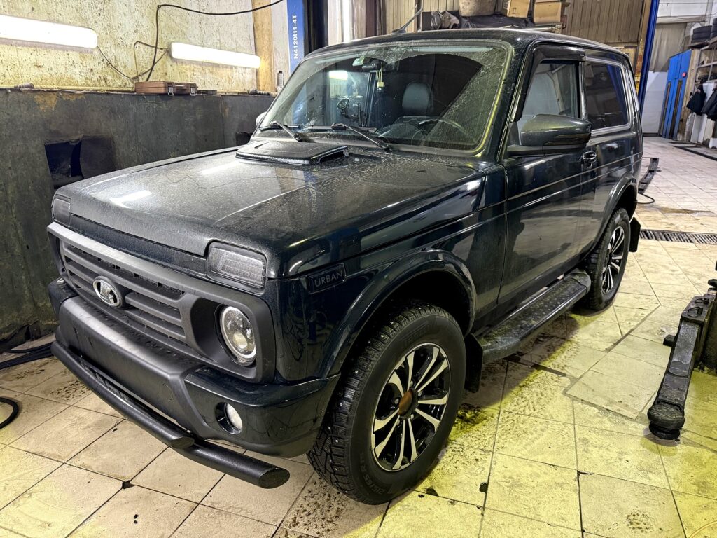 Lada Niva Urban в цехе перед антикором и антишумом - РБ Групп Москва